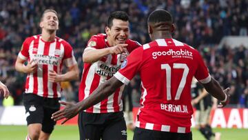 Hirving Lozano celebra uno de los goles frente al Ajax.