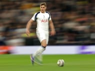 Tottenham Hotspur's Dutch defender #37 Micky van de Ven runs with the ball during the UEFA Champions League round of 16 second leg football match between Tottenham Hotspur and Atletico Madrid at the Tottenham Hotspur Stadium in London, on March 18, 2026. (Photo by Adrian Dennis / AFP)