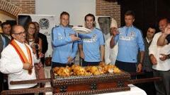 Mandzukic, Oblak y Godín partieron el cochinillo