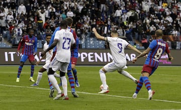 Benzema marcó el 1-2.