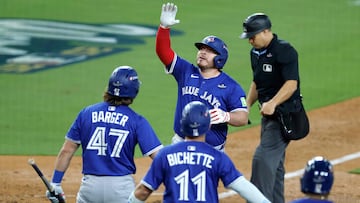 LOS ANGELES, CALIFORNIA - OCTOBER 27: Alejandro Kirk #30 of the Toronto Blue Jays celebrates after hitting a three-run home run during the fourth inning against the Los Angeles Dodgers in game three of the 2025 World Series at Dodger Stadium on October 27, 2025 in Los Angeles, California. Ronald Martinez/Getty Images/AFP (Photo by RONALD MARTINEZ / GETTY IMAGES NORTH AMERICA / Getty Images via AFP)
