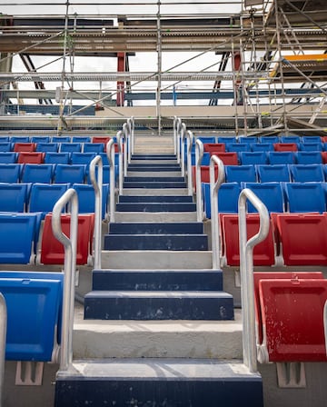 Detalles de las escaleras de las nuevas gradas del estadio del club catal¨¢n.