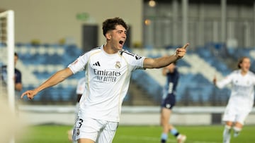 Valdepeñas celebra su tanto al Celta Fortuna.