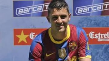 David Villa posa con su nueva camiseta