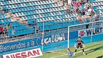 <b>FONDOS VACÍOS. </b>Los fondos tampoco se llenan y no tienen el calor de los hinchas de otros estadios.