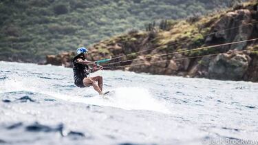 Obama disfruta de su retiro practicando kite en el Caribe