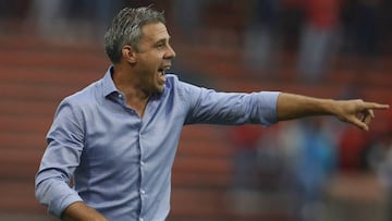Lucas Pusineri, DT del Deportivo Cali, durante el partido ante Medellín por Liga Águila.