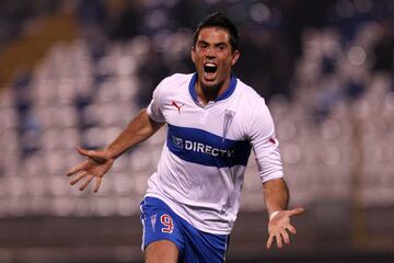 Deslumbró en Concepción y llegó como fichaje estrella a Colo Colo en el 2008. Ganó dos títulos, alternó buenas y malas, y partió en 2010. Tras jugar en Huachipato llegó a la UC y anotó un gol en la final de Copa Chile 2011.