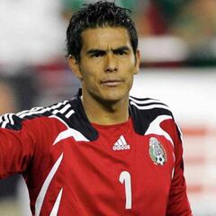 Oswaldo Sánchez: “Ser el abanderado te compromete a dar el máximo”