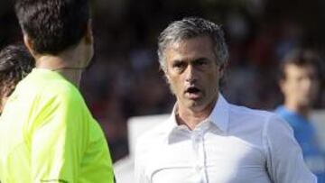 <b>PRENSA.</b> Mourinho rehuye a la prensa tras su expulsión ante el Cagliari.
