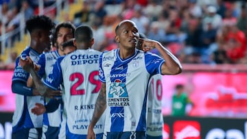 during the 12th round match between Necaxa and Pachuca as part of the Liga BBVA MX, Torneo Apertura 2025 at Victoria Stadium, on October 03, 2025 in Aguascalientes, Mexico.
