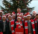 Van Gaal hace su felicitación de Navidad con varios estudiantes