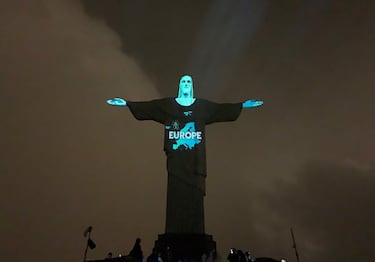 Cristo Redentor se ilumina como símbolo de unión ante coronavirus