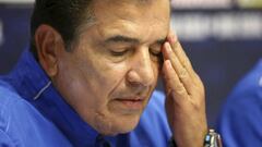 Jorge Luis Pinto rompe en llanto a su llegada a Honduras