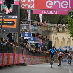 Resumen del Giro de Italia 2019, etapa 4: Carapaz gana, Roglic más líder y Dumoulin, KO