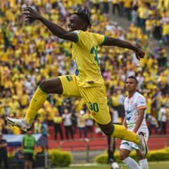 Bucaramanga vence a Envigado y encamina la clasificación