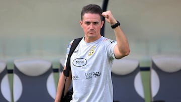 El fisioterapeuta español Carlos Lozano, durante un partido de la selección de Ghana.