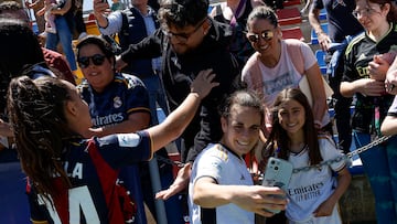 20/04/24 FUTBOL FEMENINO
PARTIDO PRIMERA DIVISION FEMENINA
LEVANTE UD - REAL MADRID
FIN DEL PARTIDO
FIRMA AUTOGRAFOS A SEGUIDORES
TERESA ABELLEIRA