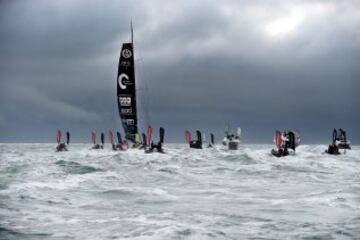 El navegante español Didac Costa terminó 14ª en su primera participación en la Vendee Globe. Llegando a  Les Sables-d'Olonne,costa occidental de Francia.