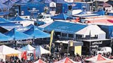 <b>EN LA SOMBRA. </b>Muchas personas trabajan para poder correr.