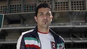 El Chelsea, que ha intentado boicotear el fichaje de Kaká por el Real Madrid, se mete ahora en la puja por hacerse con los servicios del delantero del Valencia, David Villa. Según publica el 'The Guardian', en su edición digital, el Chelsea de Carlo Ancelotti estaría dispuesto a pagar 50 millones de euros por el punta.