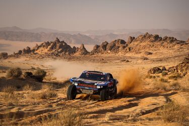 Mitch Guthrie y Kellon Walch del equipo Ford M-Sport en acción durante la quinta etapa. 