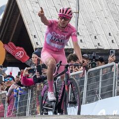 Pogacar cumple el plan