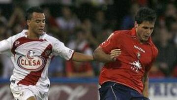 <b>AGUACERO.</b> Una tromba de agua tuvo suspendido el partido durante varios minutos.