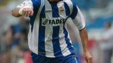 <b>POSIBLE SALIDA.</B> El delantero uruguayo no descarta su marcha si continúa como suplente.