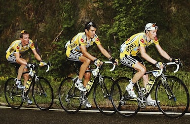 Corría la quinta etapa de la Vuelta a Alemania (año 2003) cuando el equipo ONCE decidió subir el listón en esto de los ‘tripletes’. En la etapa reina, con el único final en alto de aquella edición en Feldberg, en la Selva Negra, llegaron destacados el portugués Azevedo junto a Igor González de Galdeano. No conformes con ello, monopolizaron el podio con Isidro Nozal, además de redondear una actuación histórica con el alemán Jaksche (cuarto) y un Alberto Contador (sexto) que daba sus primeros pasos como profesional. Un recital para el recuerdo. 