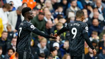 Soccer Football - Premier League - Leeds United v Arsenal - Elland Road, Leeds, Britain - October 16, 2022 Arsenal's Bukayo Saka celebrates scoring their first goal with Gabriel Jesus REUTERS/Craig Brough EDITORIAL USE ONLY. No use with unauthorized audio, video, data, fixture lists, club/league logos or 'live' services. Online in-match use limited to 75 images, no video emulation. No use in betting, games or single club /league/player publications. Please contact your account representative for further details.
