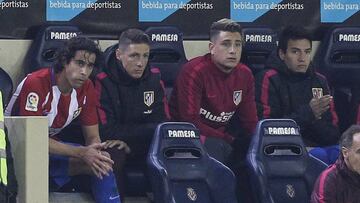 Torres. en el banquillo.