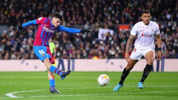 BARCELONA, SPAIN - APRIL 03: Pedri of FC Barcelona scores their sides first goal during the LaLiga Santander match between FC Barcelona and Sevilla FC at Camp Nou on April 03, 2022 in Barcelona, Spain. (Photo by Eric Alonso/Getty Images)