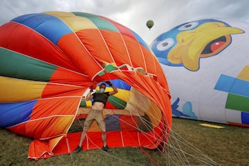 Arrancó en Igualada (Barcelona) la 24ª edición del European Balloon Festival, una de las más importantes concentraciones de globos aerostáticos de Europa. Esta edición, marcada por el covid-19, bajo el lema Amunt Igualada (arriba Igualada), quiere ser un homenaje a los sanitarios.