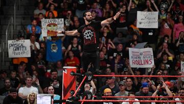 Seth Rollins durante un programa de Raw.