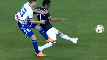 El delantero paraguayo cometió una imprudente entrada sobre el experimentado mediocampista, lo que desató los empujones entre Layún y Romero.