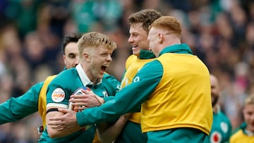 Rugby Union - Six Nations Championship - England v Ireland - Allianz Stadium, Twickenham, Britain - February 21, 2026 Ireland's Tommy O'Brien celebrates scoring their third try with teammates Action Images via Reuters/Peter Cziborra