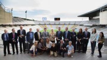 La comisión de evaluación de la IAAF en su visita al Estadio Olímpico de Montjuïc, sede central de la candidatura de Barcelona para el Mundial 2019.