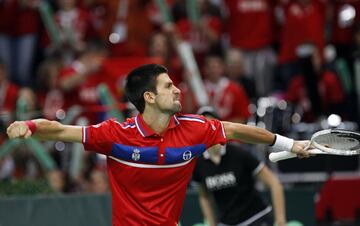 Djokovic celebrando la victoria de Serbia en la Copa Davis de 2010.