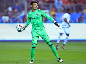 Con apenas 23 años cuenta con 4 temporadas en la MLS donde ha atajado 10 penales por6 que le han convertido, quedando un porcentaje del 40%, al tener menos atajadas fue relegado al tercer lugar.