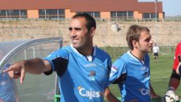 <b>EN ZARATÁN. </b>Capdevila y Héctor Font se entrenaron ayer en Zaratán y recibieron muchas visitas.
