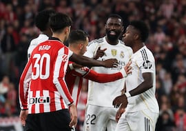 Cánticos de “Asencio muérete” y “Vinicius subnormal” en San Mamés