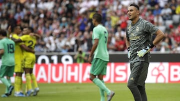 Keylor se lamenta tras recibir un gol del Fenerbah&ccedil;e.