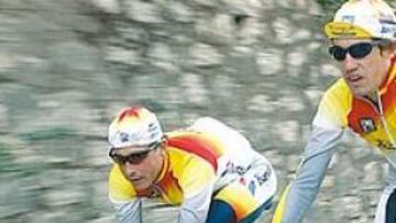 <b>Por el recorrido</b>. Iván Gutiérrez e Isidro Nozal reconocieron ayer el recorrido de la contrarreloj (46,750 km.). La primera parte presenta un par de repechos duros y luego el viento azota una parte que va paralela al mar. Aún así no es muy exigente.