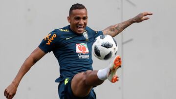 El lateral del Manchester City fue sometido a estudios y se determinó que no podrá jugar este viernes frente los ticos; Tite ya anunció al sustituto.