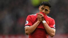Alexis perdería la titularidad tras la molestia de Mourinho