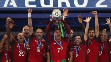 PARIS, FRANCE - JULY 10: Cristiano Ronaldo of Portugal (c) lifts the Henri Delaunay trophy after his side win 1-0 against France during the UEFA EURO 2016 Final match between Portugal and France at Stade de France on July 10, 2016 in Paris, France. (Photo by Lars Baron/Getty Images)