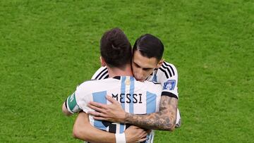 Soccer Football - FIFA World Cup Qatar 2022 - Group C - Argentina v Mexico - Lusail Stadium, Lusail, Qatar - November 26, 2022 Argentina's Lionel Messi and Angel Di Maria before the match REUTERS/Molly Darlington