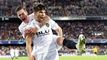 Mina y Soler celebran uno de los goles ante el Young Boys.