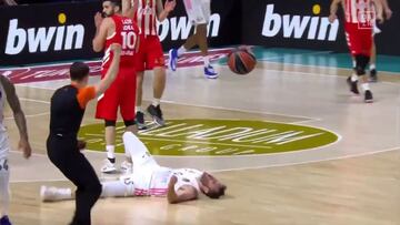 La imagen es terrible: Rudy deja la cancha casi sin poder andar por el dolor